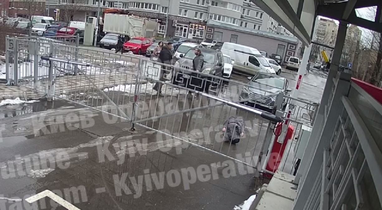 Водію, який у Києві побив перехожого, повідомили про підозру: його пов'язують з чиновником - Кримінальні новини України - Київ Водію, який у Києві побив перехожого, повідомили про підозру: його пов'язують з чиновником - Кримінальні новини України - Київ