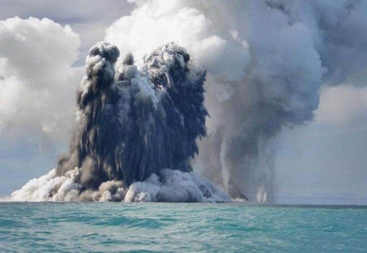 У Тихому океані сталося виверження підводного вулкана: цунамі накрило Тонга - 24 Канал