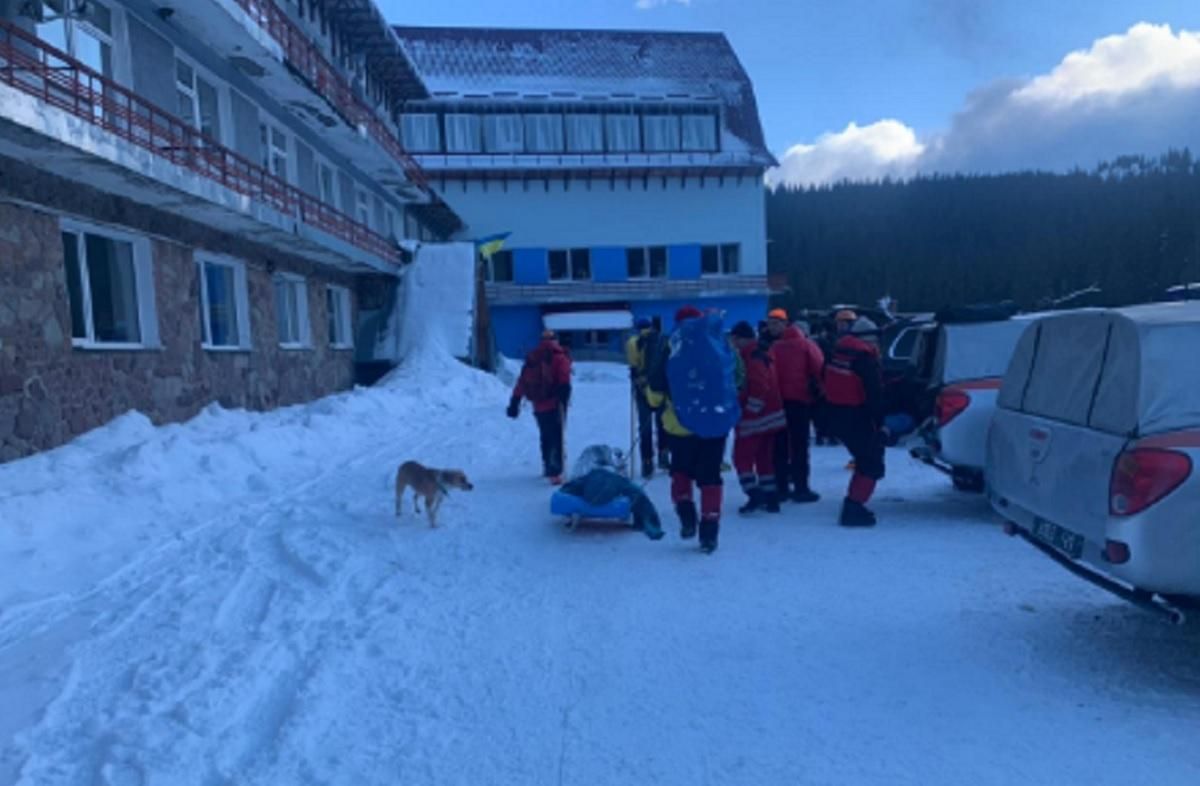 Трагедия на Говерле: спасатели добрались до травмированных туристов из Одесской области - Украина новости - 24 Канал Трагедия на Говерле: спасатели добрались до травмированных туристов из Одесской области - Украина новости - 24 Канал