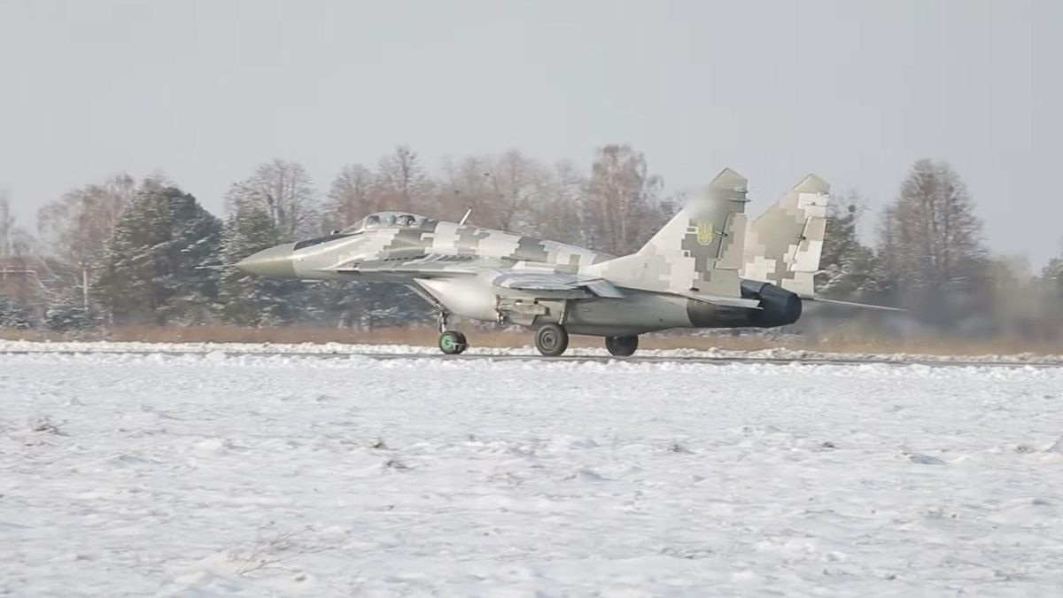 У Севастопольській бригаді тактичної авіації вчилися повітряних боїв на МіГ-29: видовищне відео - Україна новини - 24 Канал