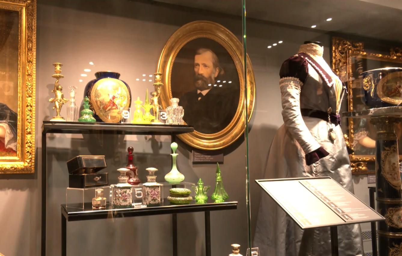 Старовинні парфумні флакони заможних людей: у Києві відкрили унікальну виставку - Україна новини - 24 Канал Старовинні парфумні флакони заможних людей: у Києві відкрили унікальну виставку - Україна новини - 24 Канал