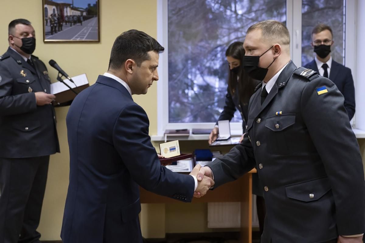 УДО святкує річницю створення: Зеленський пообіцяв підвищення зарплат і роздав квартири - 24 Канал