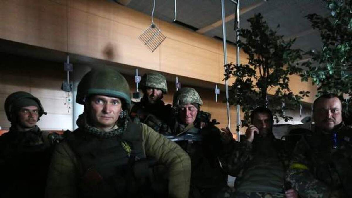 Показали, що боротися за свою землю потрібно до кінця, – Зеленський вшанував пам'ять кіборгів - Україна новини - 24 Канал Показали, що боротися за свою землю потрібно до кінця, – Зеленський вшанував пам'ять кіборгів - Україна новини - 24 Канал