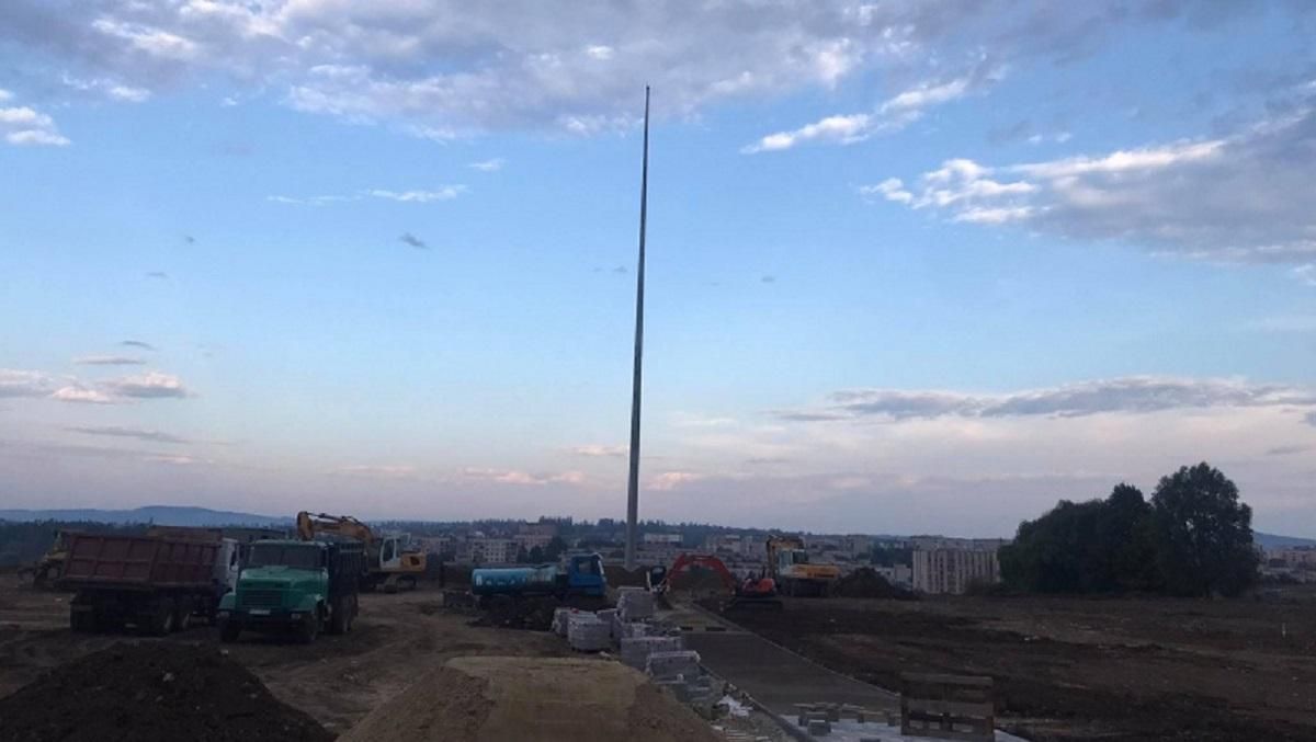 В Черновцах с флагштока "загадочно исчез" флаг Украины - Новости Черновцы - 24 Канал В Черновцах с флагштока "загадочно исчез" флаг Украины - Новости Черновцы - 24 Канал