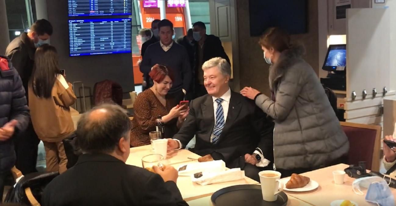 Порошенко возвращается в Украину: политик прибыл в аэропорт Варшавы Порошенко возвращается в Украину: политик прибыл в аэропорт Варшавы