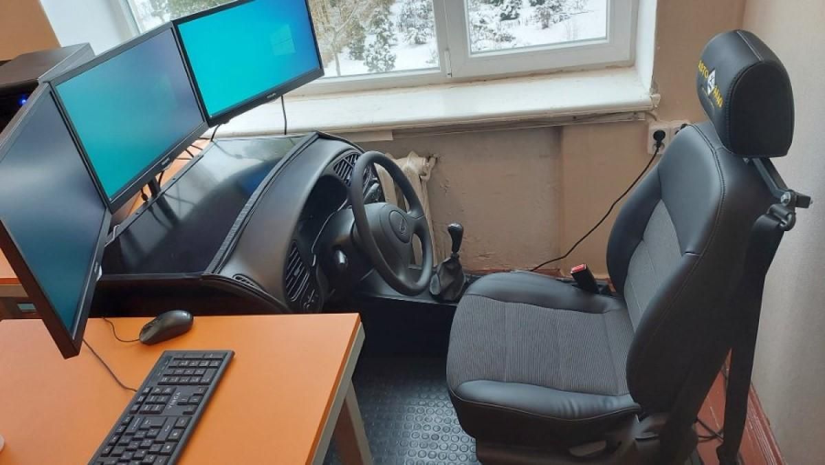 Поставили автотренажер: у школі на Волині учнів вчитимуть водити автомобіль - Україна новини - Освіта Поставили автотренажер: у школі на Волині учнів вчитимуть водити автомобіль - Україна новини - Освіта