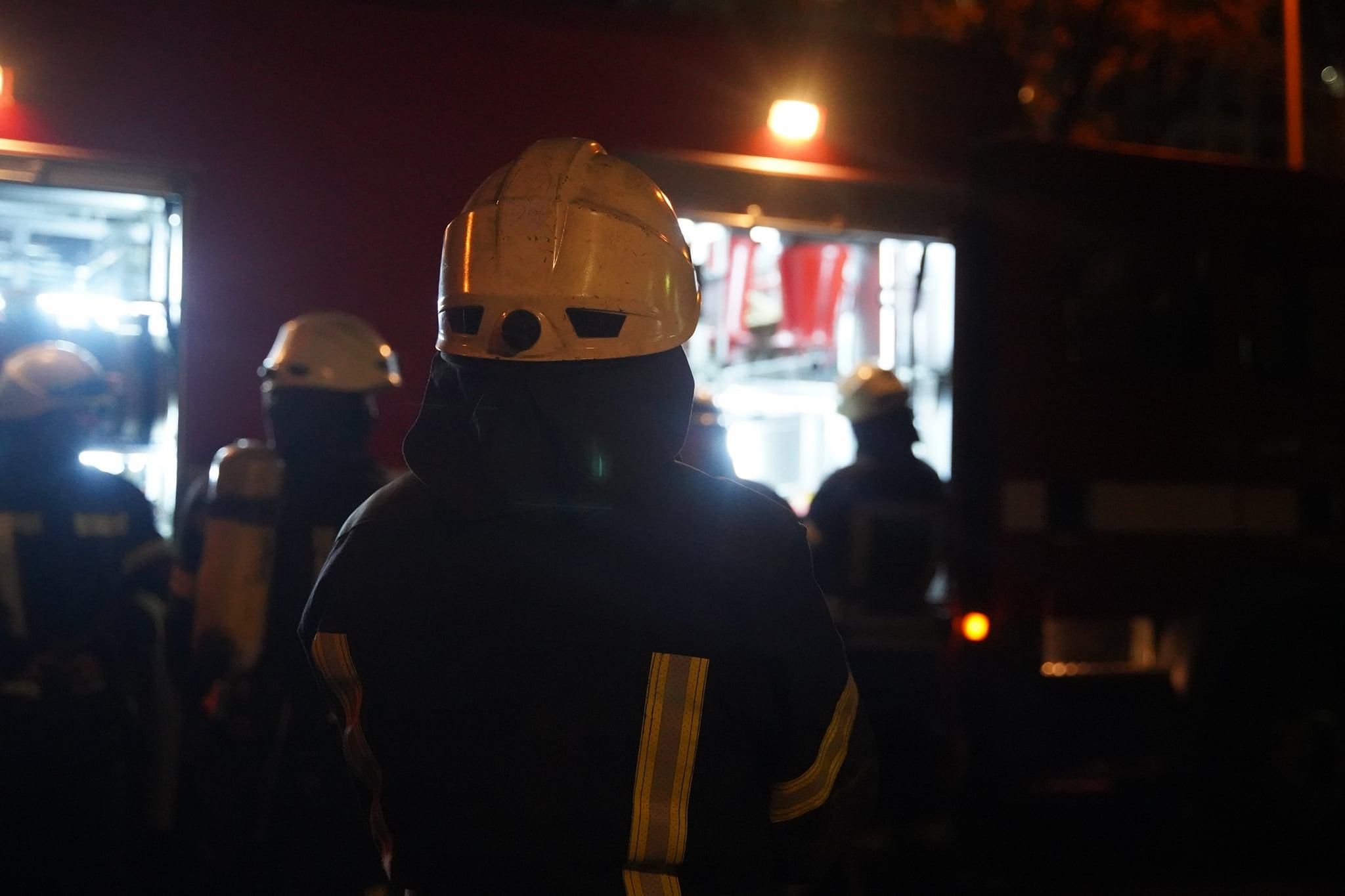 На Подолі спалахнула пожежа у квартирі 9-поверхівки - Новини Київ - Київ