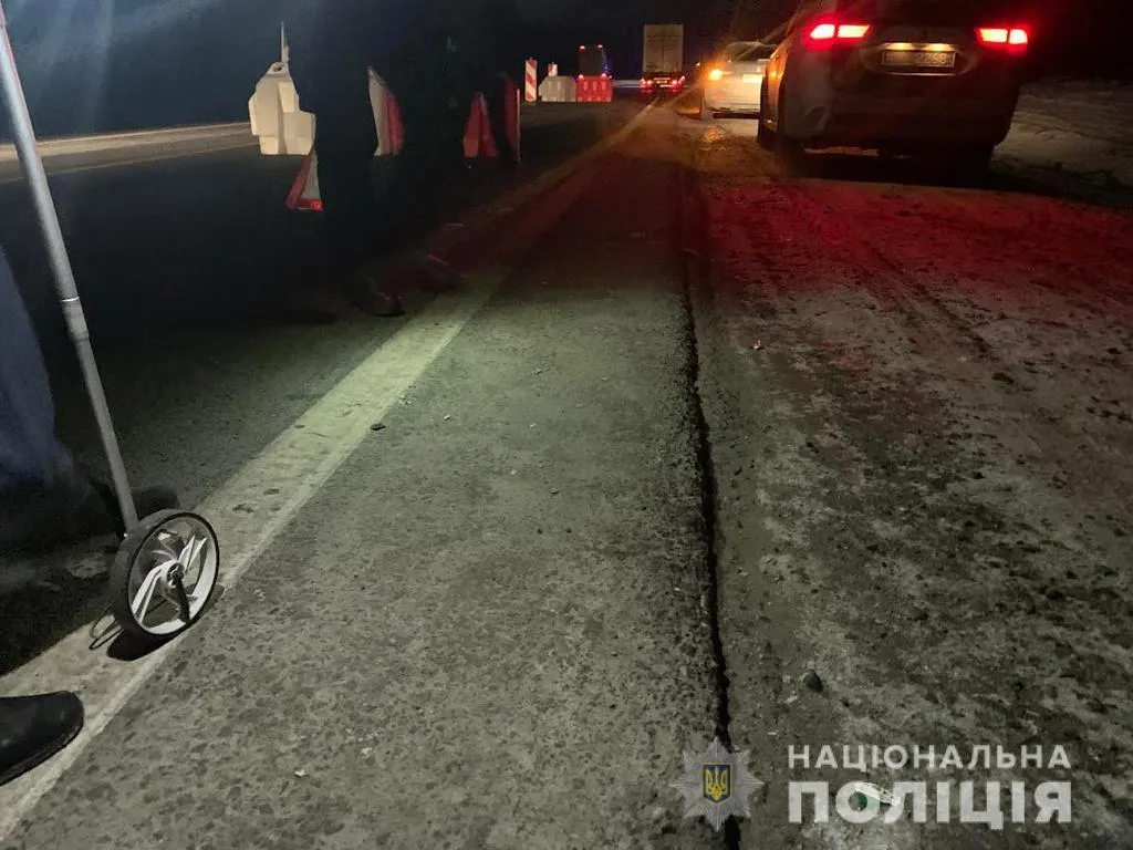 На трасі Київ – Чоп вантажівка збила пару: 18-річний хлопець загинув, дівчина – в реанімації На трасі Київ – Чоп вантажівка збила пару: 18-річний хлопець загинув, дівчина – в реанімації