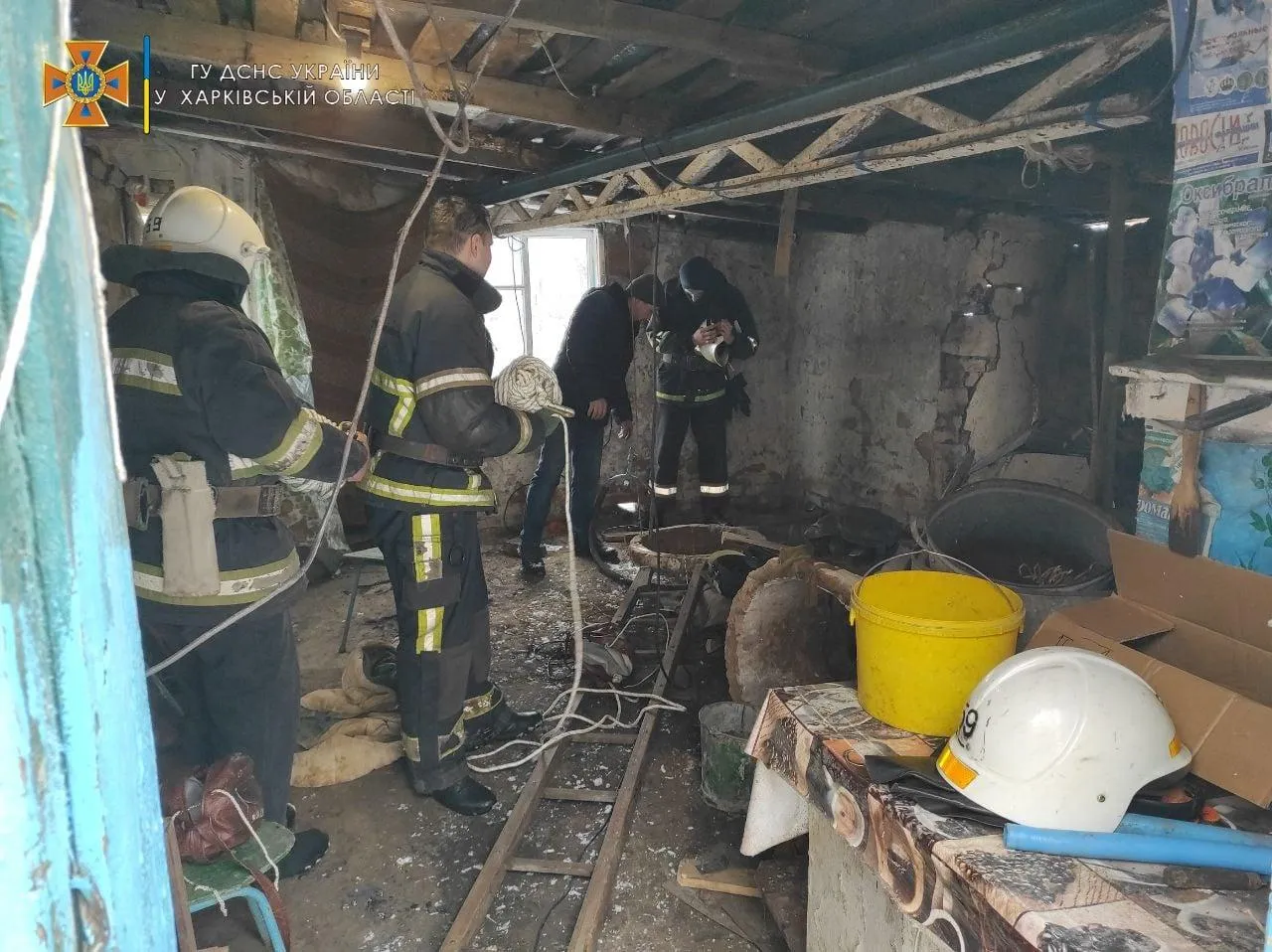 Тіло бабусі з колодязя діставали мотузкою Тіло бабусі з колодязя діставали мотузкою