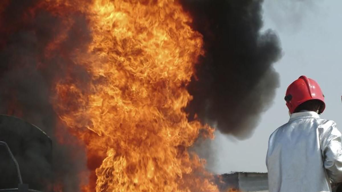 В Абу-Даби прогремел взрыв и вспыхнул пожар на нефтяных танкерах и в аэропорту: есть жертвы