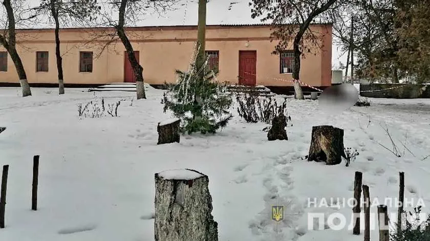 На Миколаївщині жінка вбила чоловіка, який схиляв її до інтиму з ножем На Миколаївщині жінка вбила чоловіка, який схиляв її до інтиму з ножем