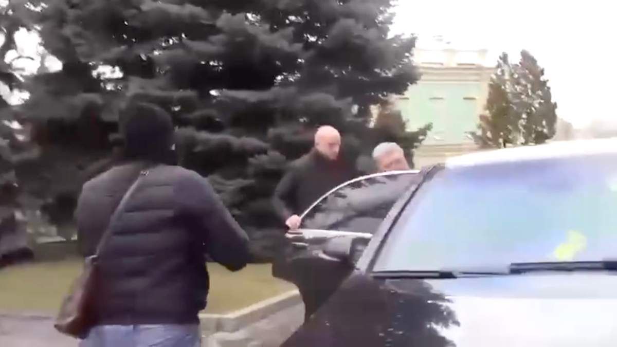 Думав, що це пранкери: Порошенко пояснив, чому втік від слідчих ДБР - 24 Канал Думав, що це пранкери: Порошенко пояснив, чому втік від слідчих ДБР - 24 Канал