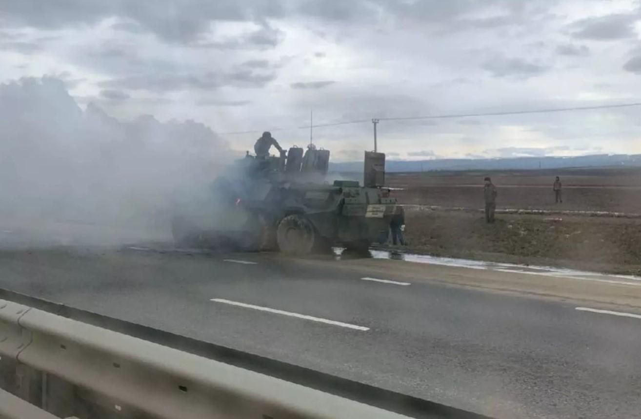Російський БТР спалахнув на трасі в окупованому Криму: відео з місця події - новини Криму - 24 Канал Російський БТР спалахнув на трасі в окупованому Криму: відео з місця події - новини Криму - 24 Канал