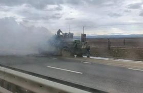 Російський БТР спалахнув на трасі в окупованому Криму: відео з місця події