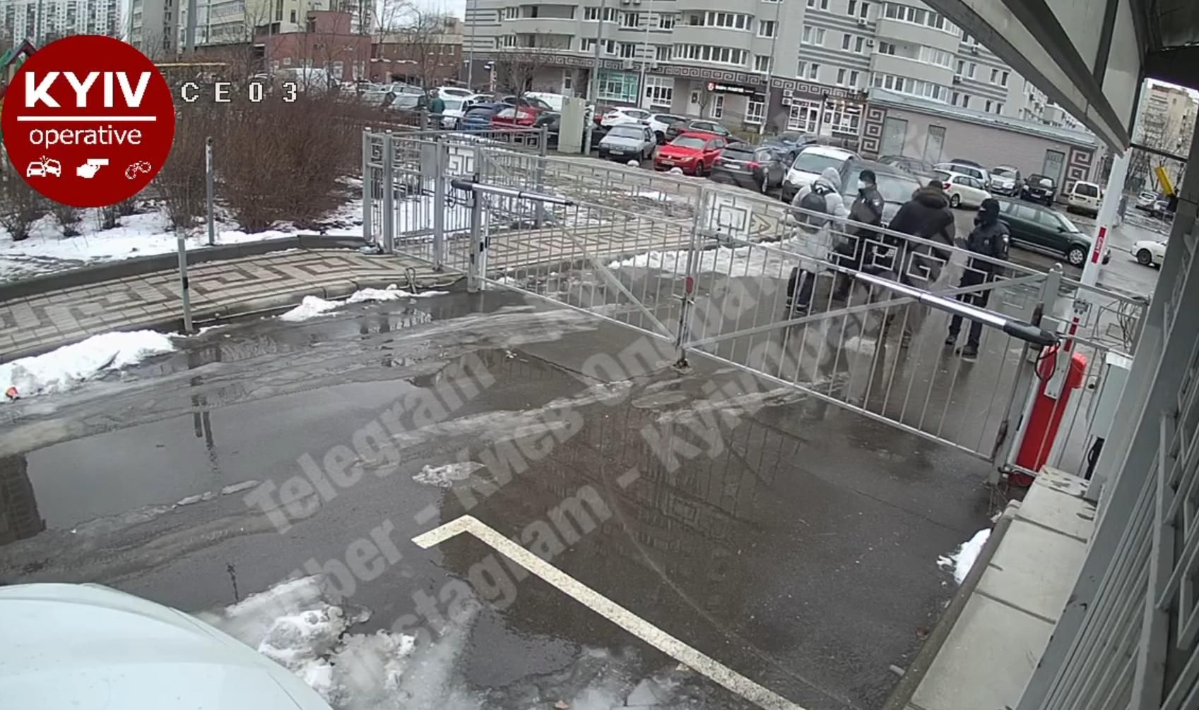 Побиття перехожого водієм Toyota у Києві: прокурори змусили поліцію розслідувати дії патрульних - Київ Побиття перехожого водієм Toyota у Києві: прокурори змусили поліцію розслідувати дії патрульних - Київ