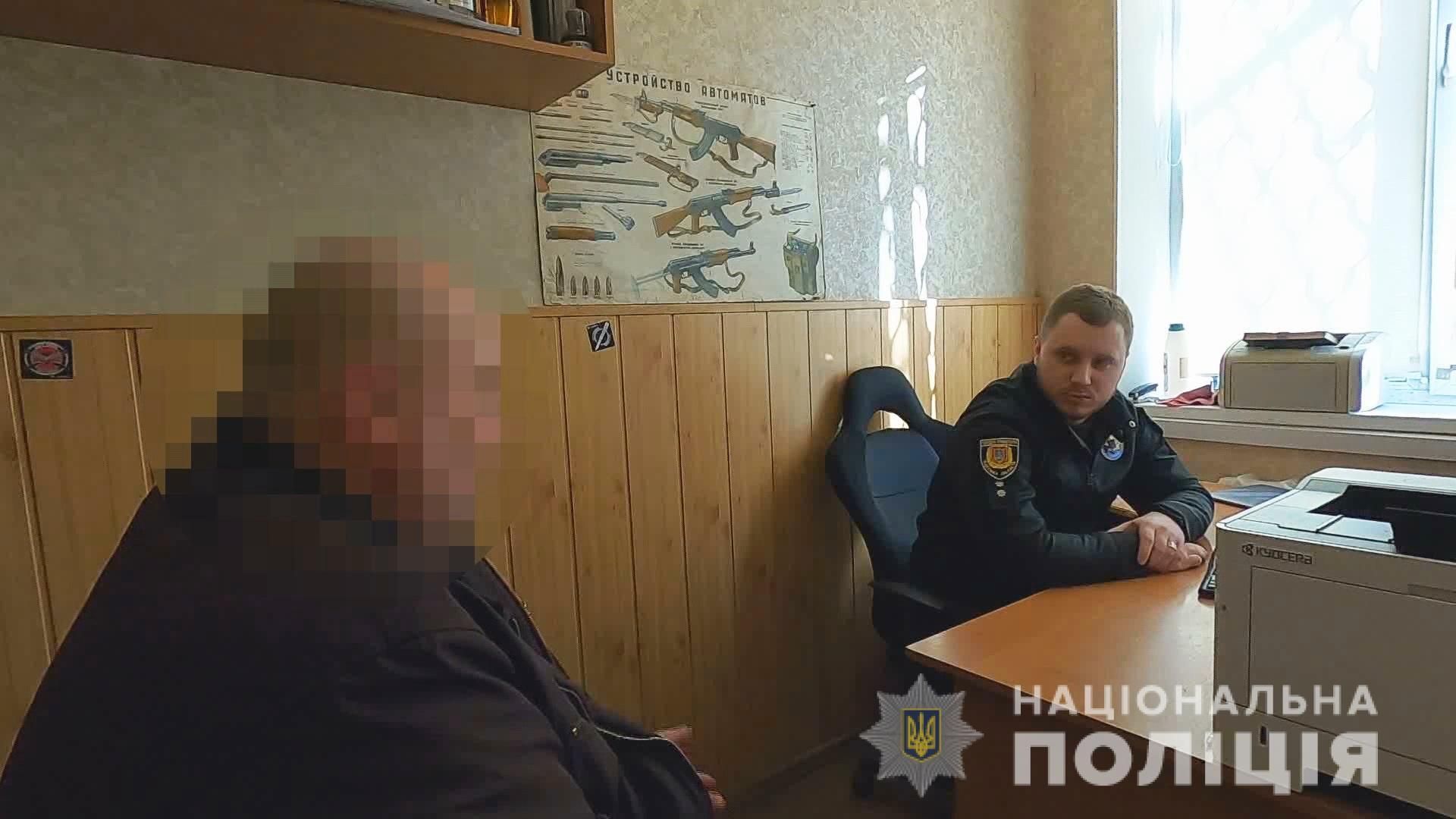 Одессит зарезал товарища за тарелку от холодца: видео допроса