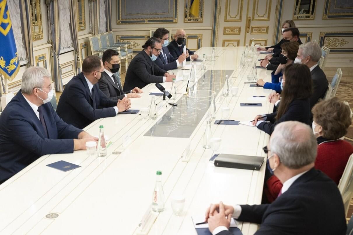 Зеленський зустрівся з делегацією Конгресу США: один з сенаторів пообіцяв летальну зброю - Новини Росії і України - 24 Канал Зеленський зустрівся з делегацією Конгресу США: один з сенаторів пообіцяв летальну зброю - Новини Росії і України - 24 Канал