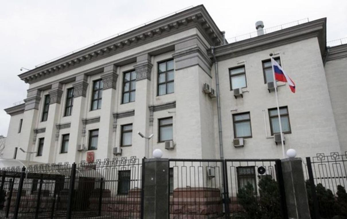 NYT пише, що сім'ї російських дипломатів почали вивозити з України: Москва заперечує - Новини Росії і України - 24 Канал