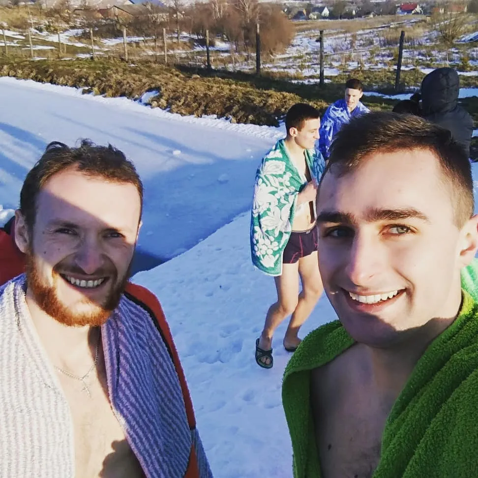 Василь пірнає у компанії друзів Василь пірнає у компанії друзів