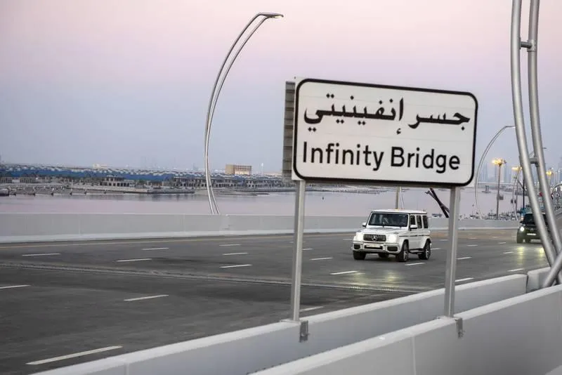 Незвичний міст відкрили в Дубаї