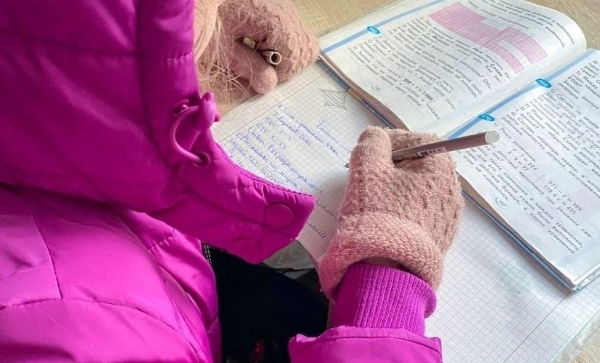 "Я так замерз в школе": в Яремче родители учеников жалуются на холод в классах