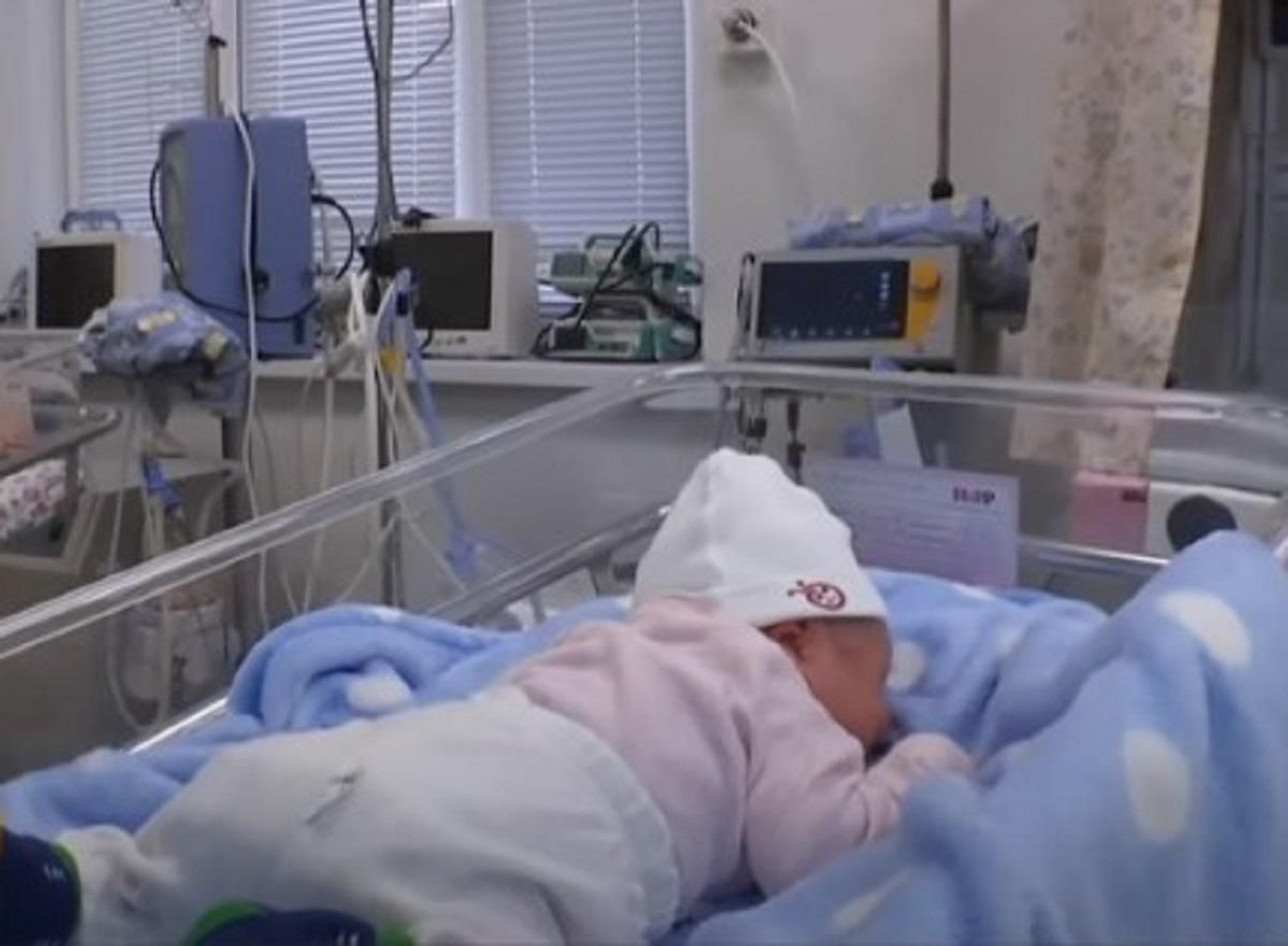 В "окне жизни" столичного роддома нашли новорожденную девочку В "окне жизни" столичного роддома нашли новорожденную девочку