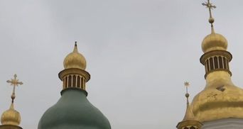 Из-за шквального ветра упал трехметровый крест киевского Софийского собора