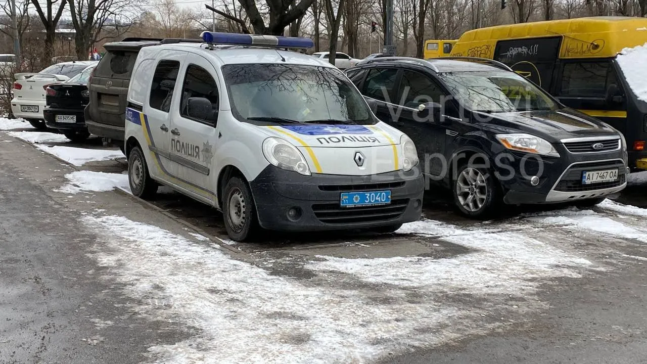 На Русанівці 1,5-річний хлопчик випав з 15 поверху, дитина загинула