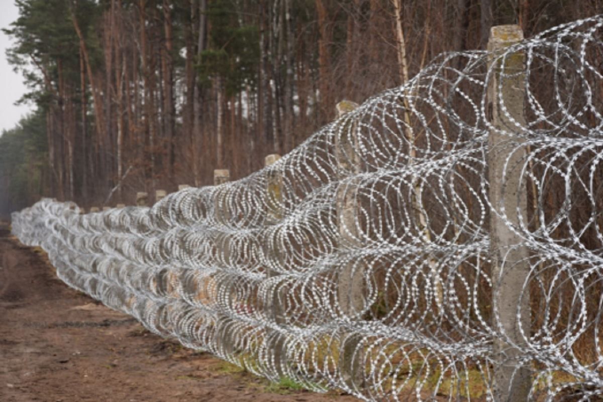 Украина на границе с Беларусью строит вертолетные площадки: для переброски резерва Украина на границе с Беларусью строит вертолетные площадки: для переброски резерва