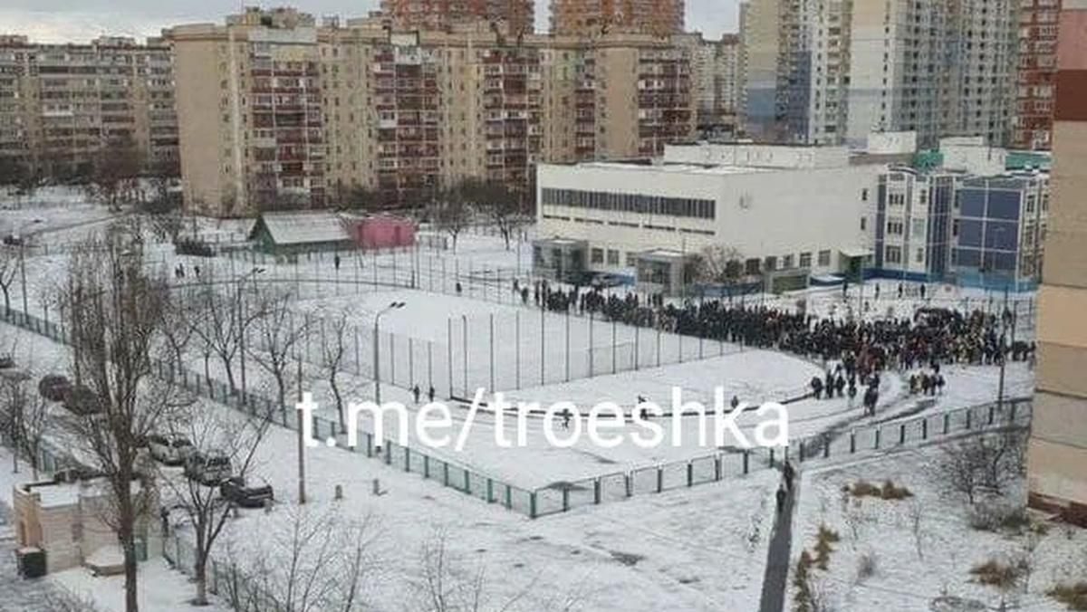 Эвакуация и сборы на стадионе: в киевской школе отреагировали на "заминирование" Эвакуация и сборы на стадионе: в киевской школе отреагировали на "заминирование"