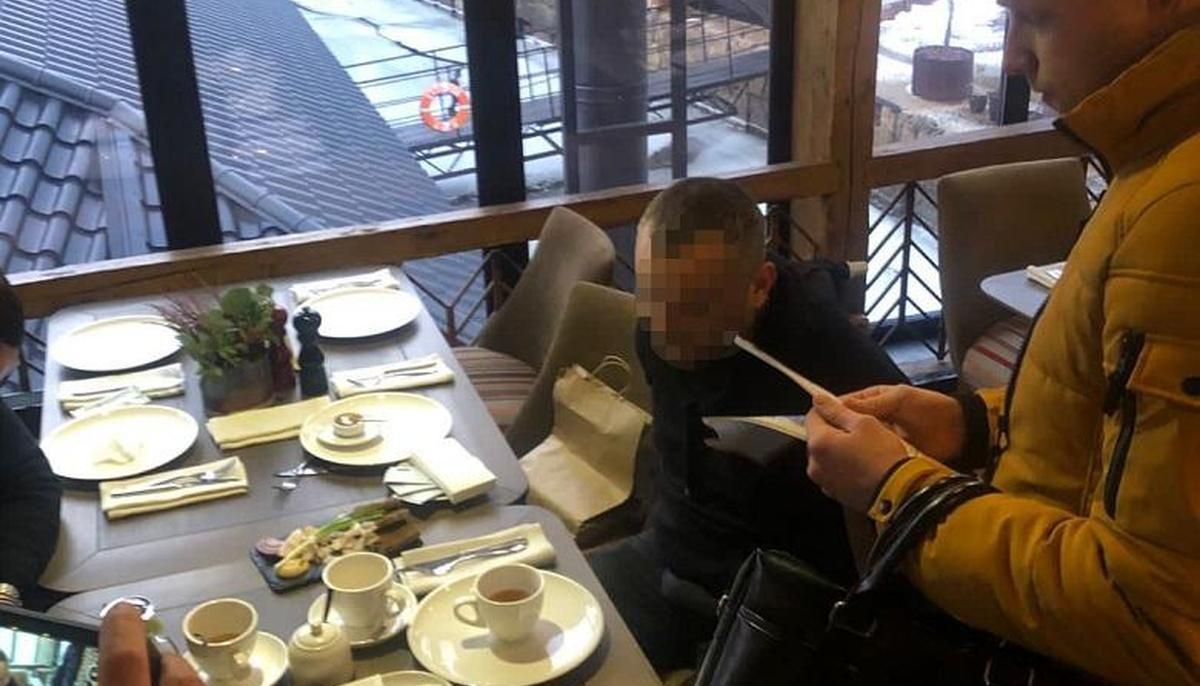 СБУшники затримали київського держслужбовця за хабар у 400 тисяч гривень - Кримінальні новини України - Київ СБУшники затримали київського держслужбовця за хабар у 400 тисяч гривень - Кримінальні новини України - Київ