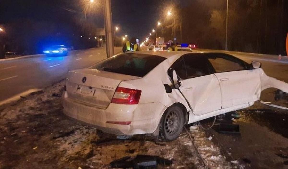 На Броварском шоссе произошла жуткая "ледовая" авария: фото с места На Броварском шоссе произошла жуткая "ледовая" авария: фото с места