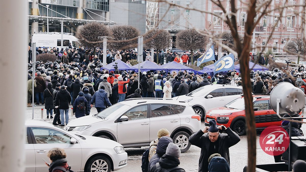 Під Печерським судом вже почалися сутички - Україна новини - 24 Канал Під Печерським судом вже почалися сутички - Україна новини - 24 Канал