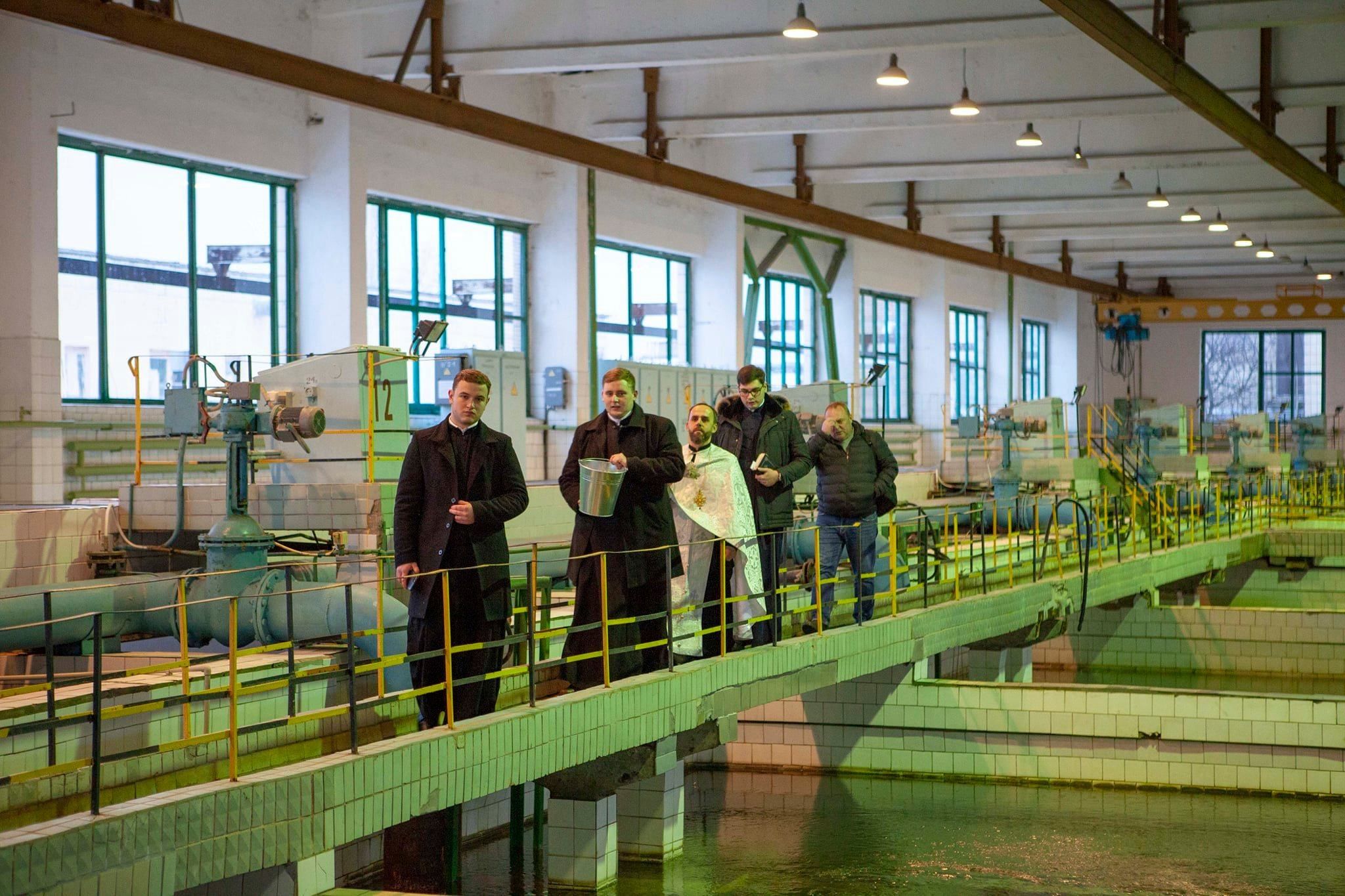 Київводоканал показав, як освячували воду для містян: атмосферні фото - Новини Києва - Київ