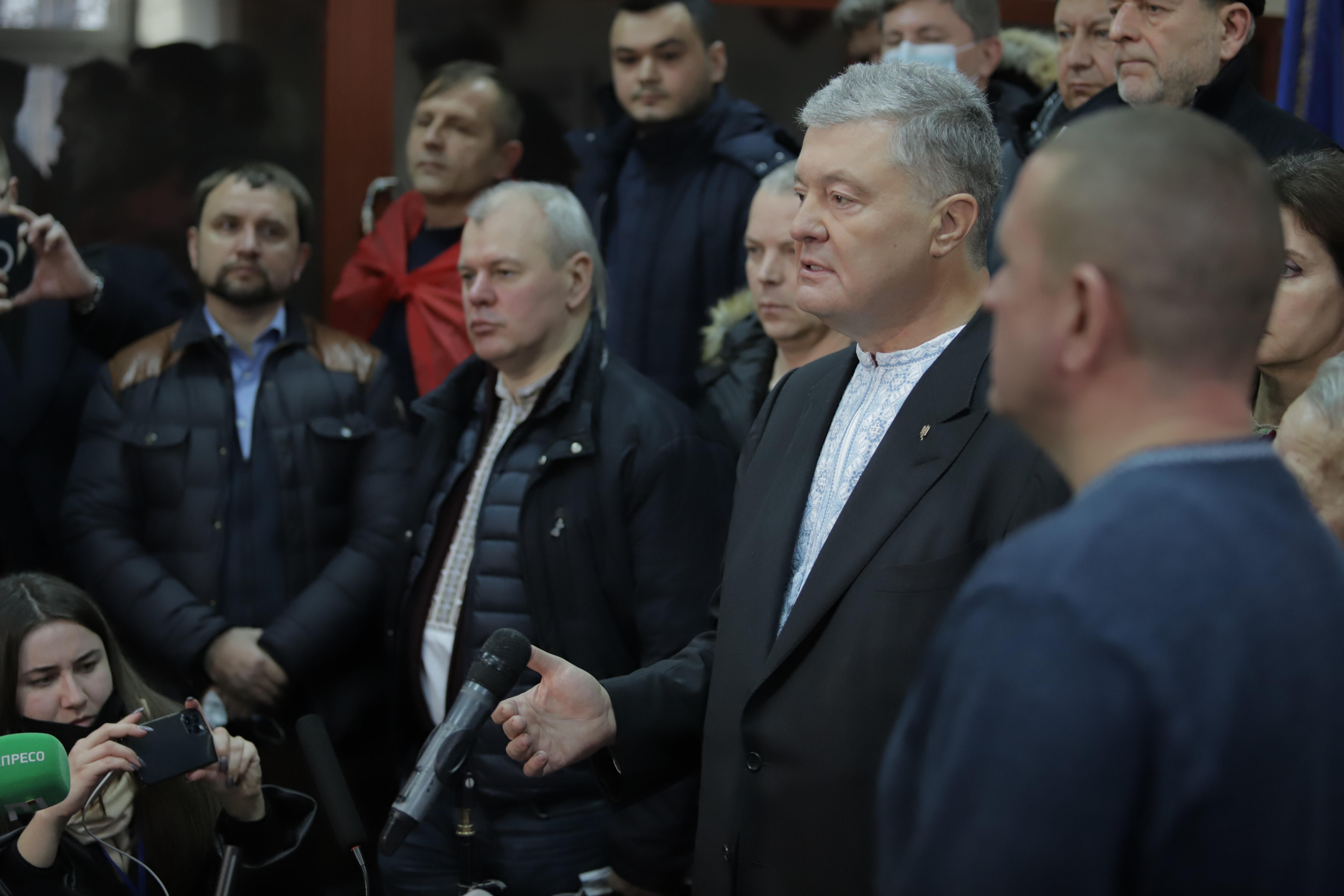 Забрали паспорта: опубликовали постановление суда относительно Порошенко Забрали паспорта: опубликовали постановление суда относительно Порошенко