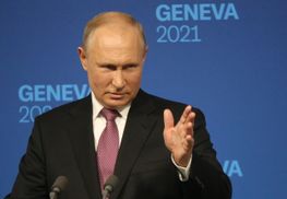 Путин питается страхом целых стран, не нужно кормить КГБшного вампира