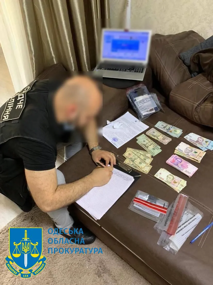 Незаконний бізнес рекламували в інтернеті та заробляли на цьому Незаконний бізнес рекламували в інтернеті та заробляли на цьому