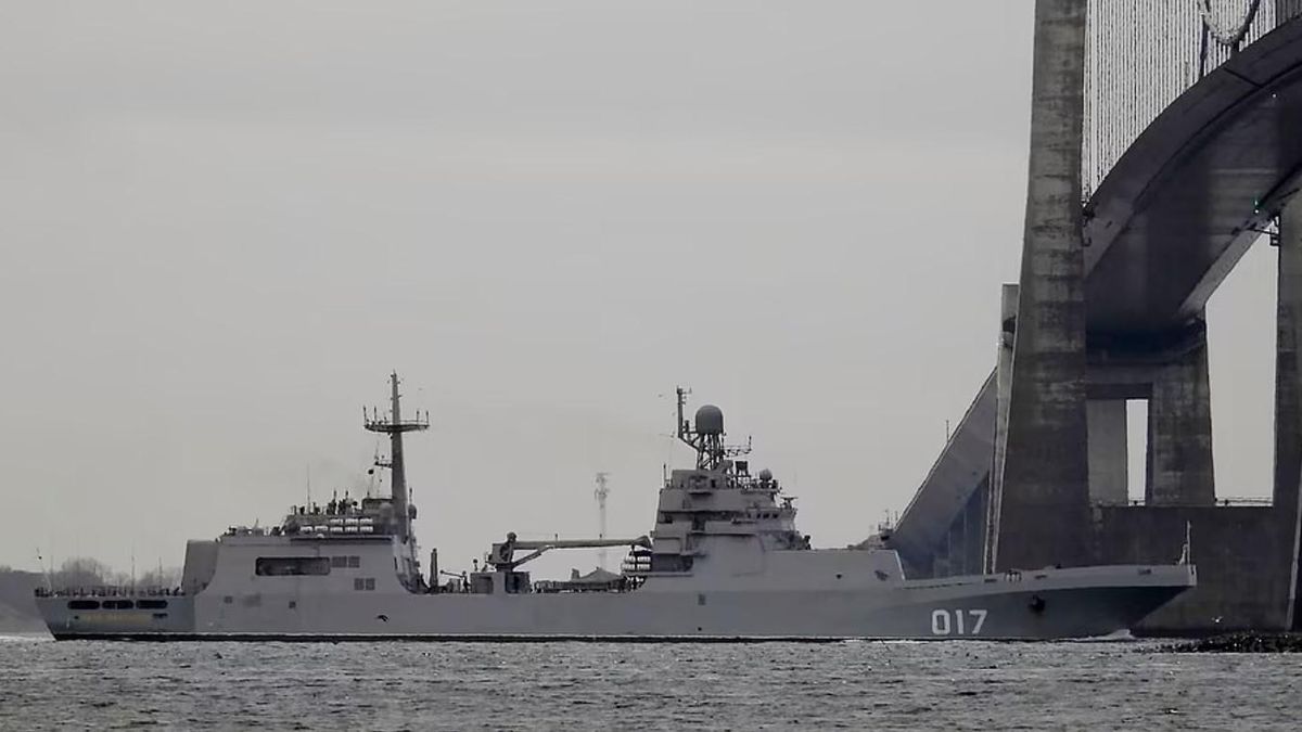 Могут направляться к Украине: возле Великобритании заметили корабли России