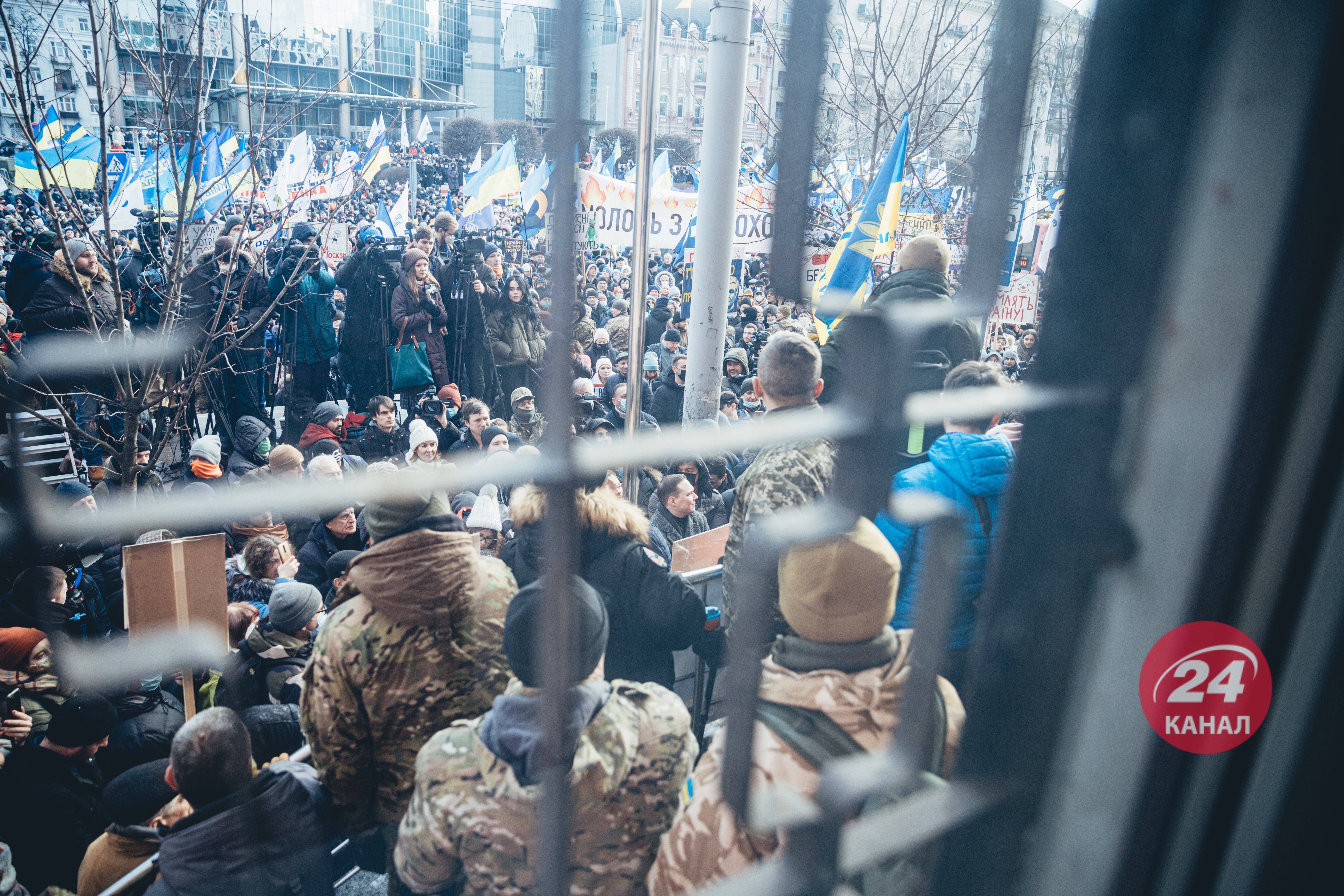 Для Порошенко это уже избирательная кампания, – Лещенко о митингах на фоне суда над политиком