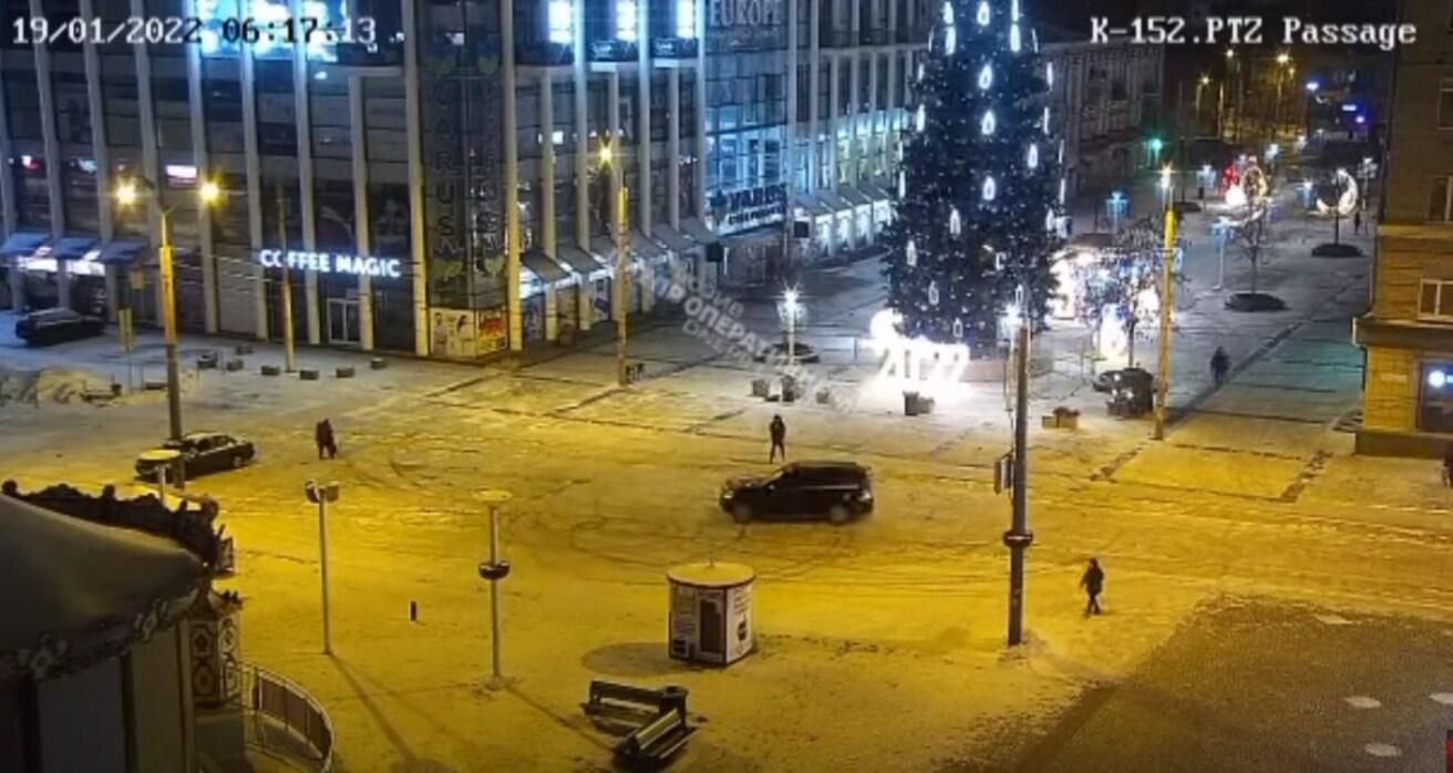 Водій Mercedes влаштував у Дніпрі небезпечний для пішоходів дрифт: обурливе відео - Новини Дніпра - Дніпро