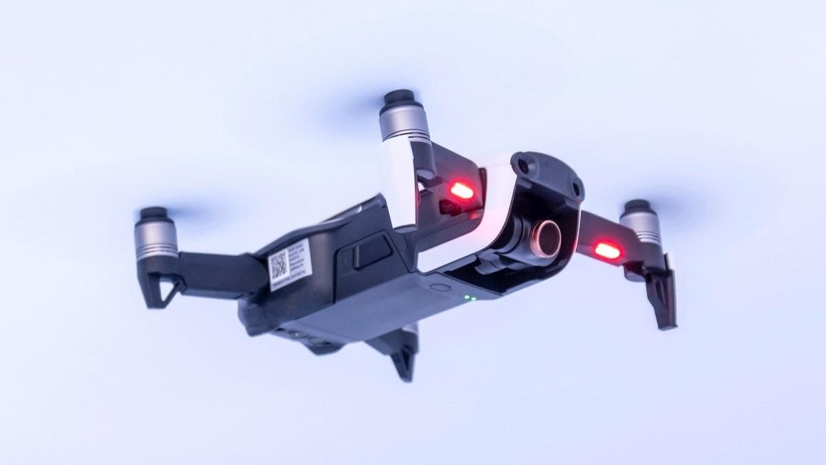 Огнемет, спасатель, няня, пастух: необычные применения дронов Огнемет, спасатель, няня, пастух: необычные применения дронов