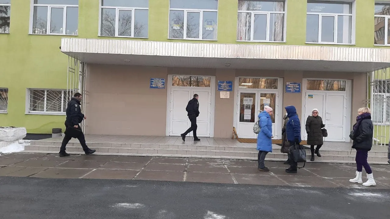 У Києві замінували гімназію №191, людей евакуювали