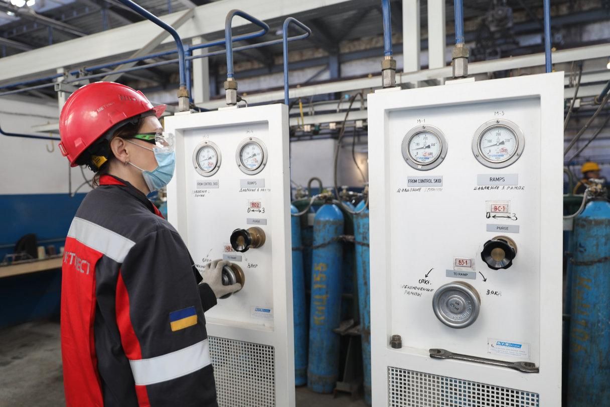 "Метінвест" безкоштовно допомагає українським лікарням боротися з пандемією COVID-19 "Метінвест" безкоштовно допомагає українським лікарням боротися з пандемією COVID-19