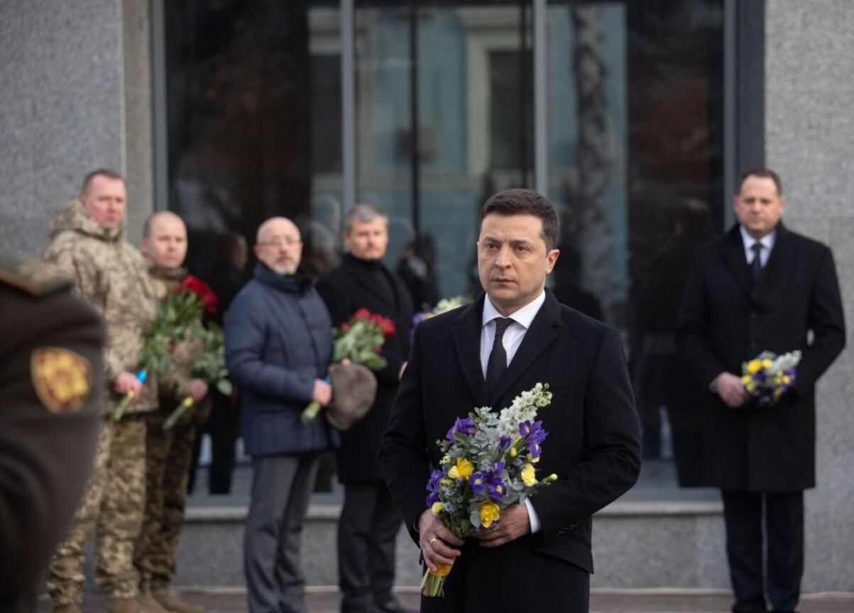 Зеленський вшанував кіборгів, які загинули, захищаючи Донецький аеропорт - Новини Київ - 24 Канал
