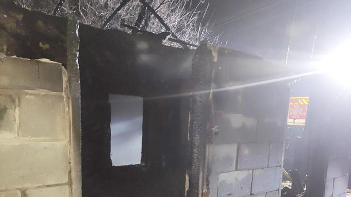 Бабуся згоріла разом з маленькими онуками: подробиці жахливої пожежі на Чернігівщині - Україна новини - 24 Канал Бабуся згоріла разом з маленькими онуками: подробиці жахливої пожежі на Чернігівщині - Україна новини - 24 Канал