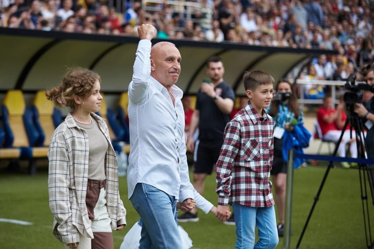 Терехов виконує те, що обіцяє, – Ярославський про відновлення футбольної інфраструктури Харкова - Україна новини - 24 Канал Терехов виконує те, що обіцяє, – Ярославський про відновлення футбольної інфраструктури Харкова - Україна новини - 24 Канал