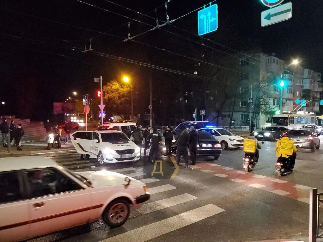 В Одесі на перехресті зіткнулися BMW і Lada