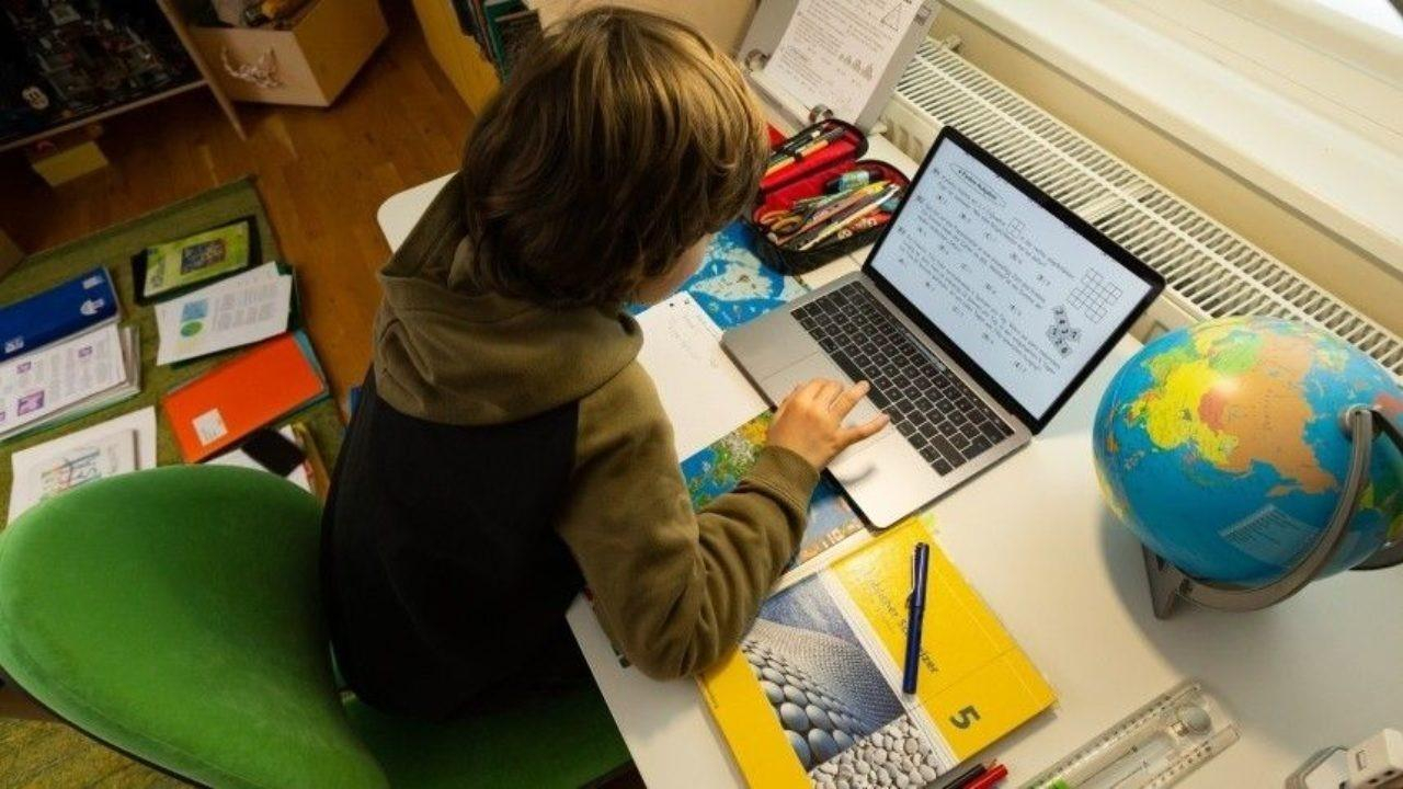 Еще в одном городе школы переходят на онлайн-обучение