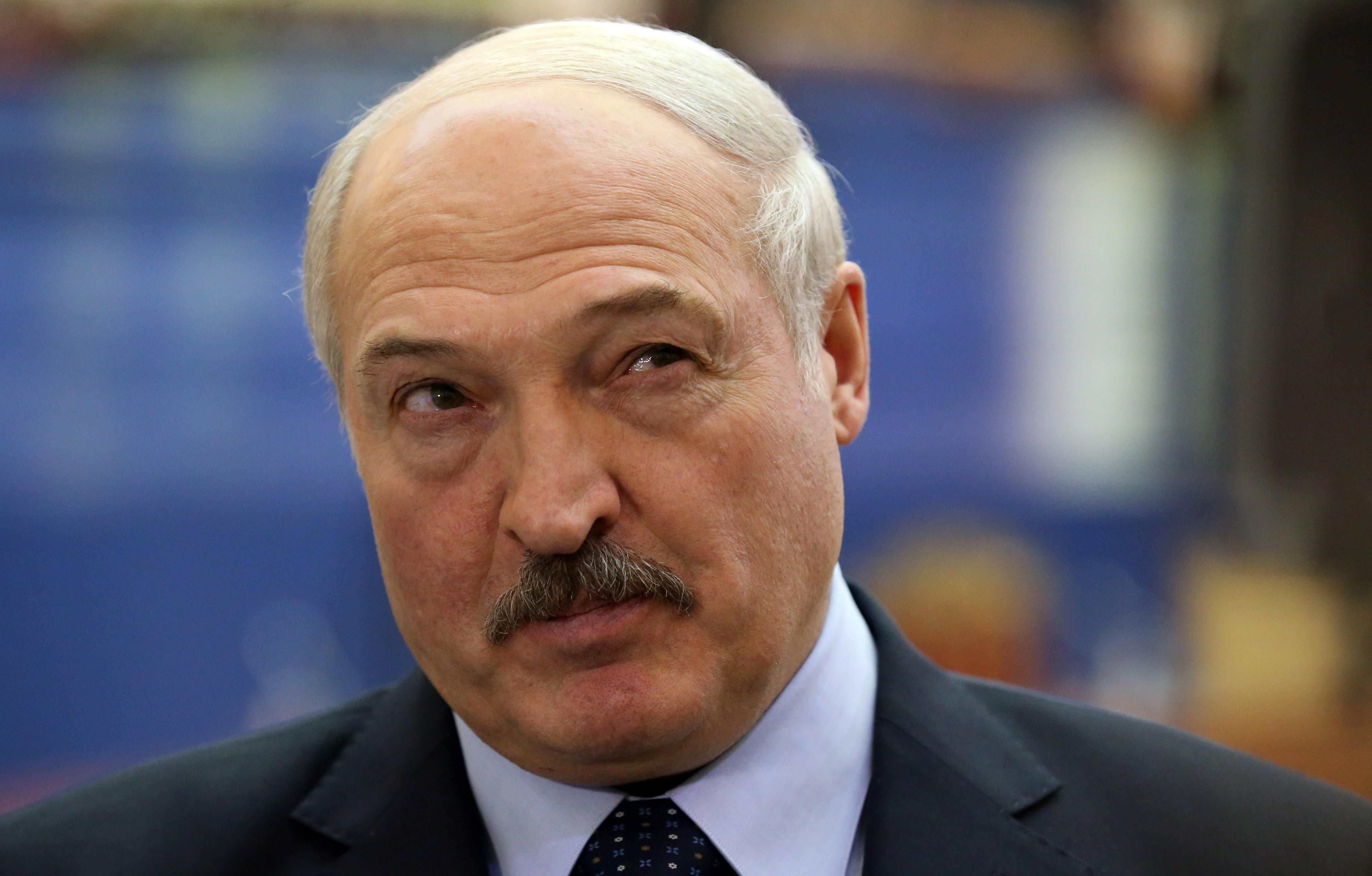 "Переніс на ногах", – Лукашенко заявив, що перехворів Омікроном - новини Білорусь - 24 Канал