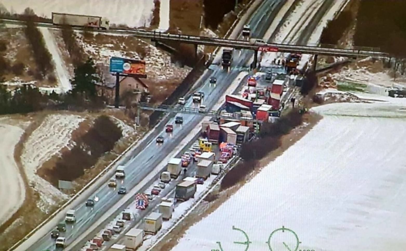 В Чехии произошло ДТП с 40 автомобилями: красноречивые фото с места происшествия В Чехии произошло ДТП с 40 автомобилями: красноречивые фото с места происшествия